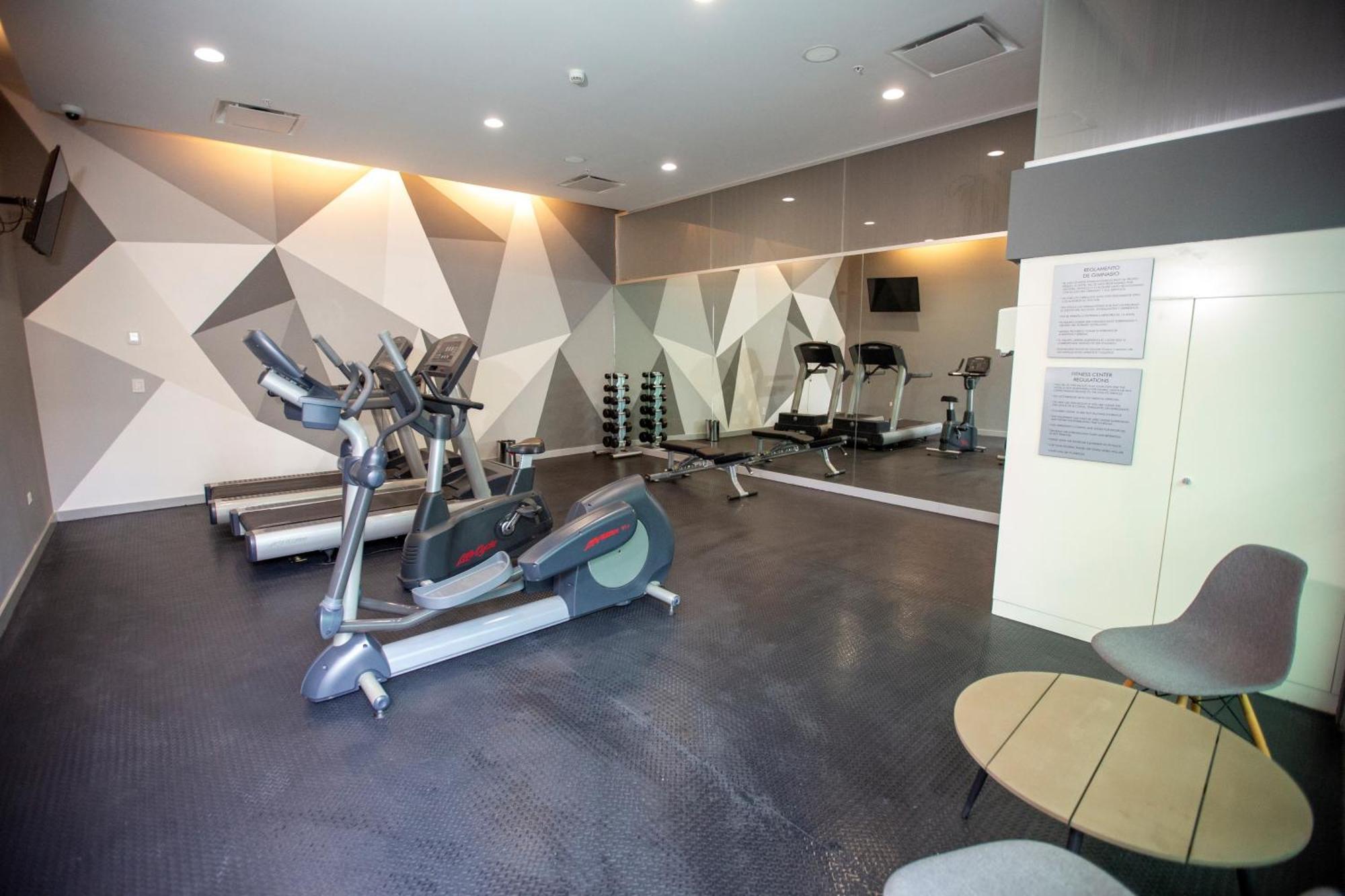 Metria Hotel León Dış mekan fotoğraf The gym at the hotel