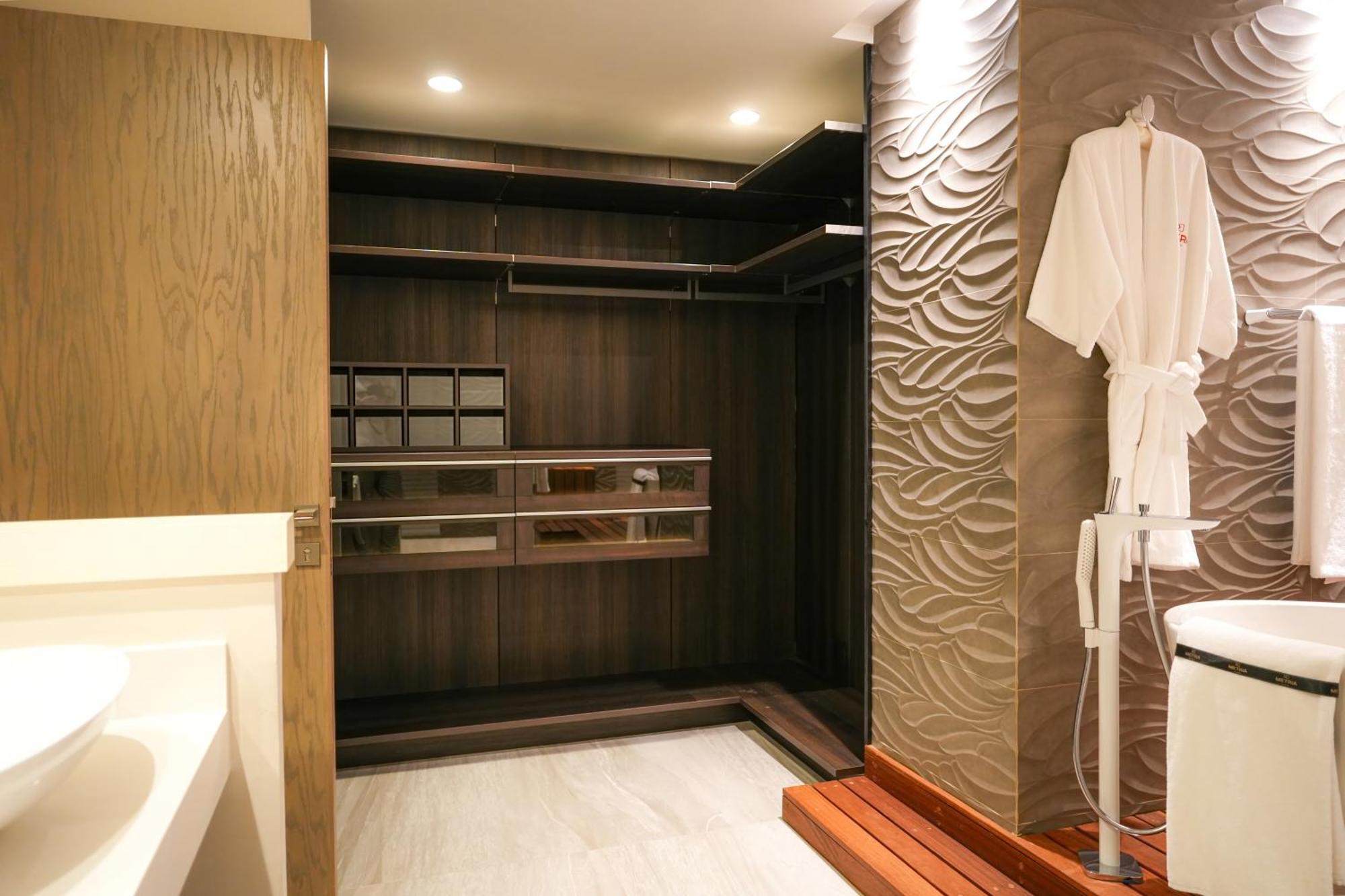 Metria Hotel León Dış mekan fotoğraf A shower enclosure